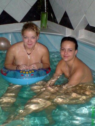 busty amateur babe fingering and toying