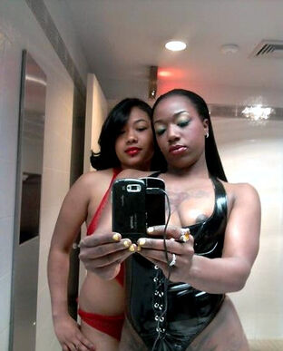 ebony girls nude selfies